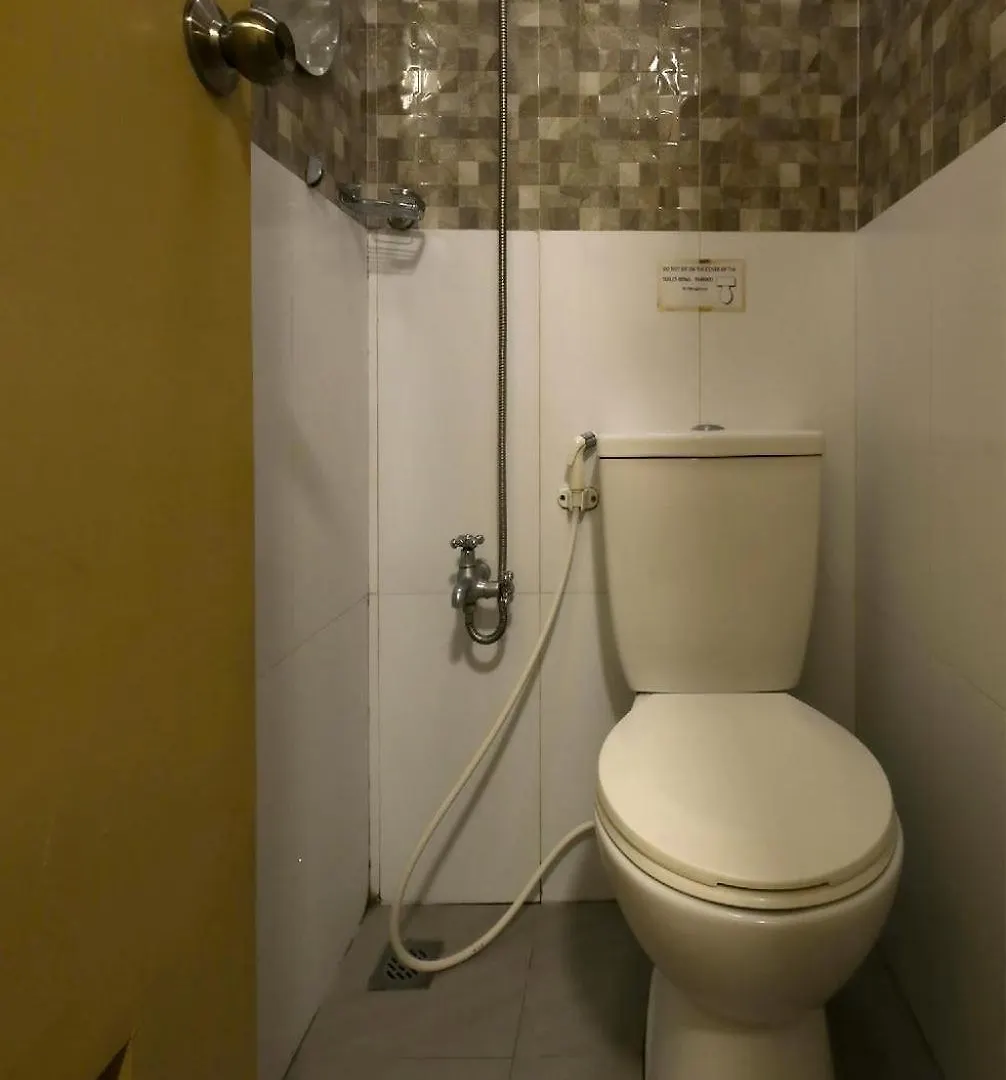 Freemont Place Paranaque City Inn